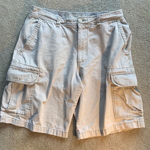 Old Navy Off White Cargo Shorts Size 32